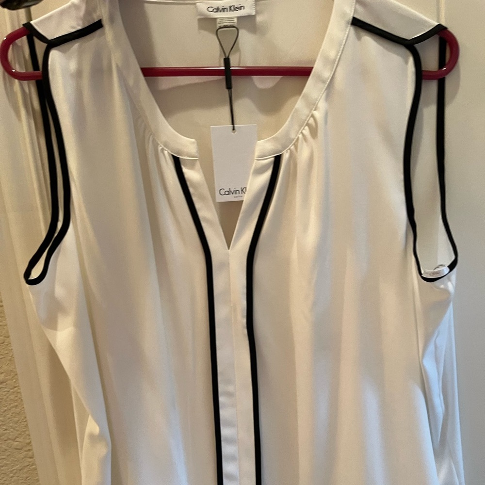 Nice top, perfect for work!